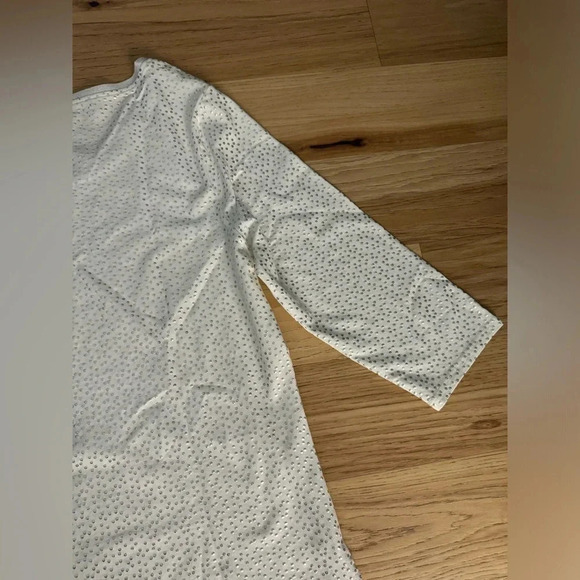 Chico’s Zenergy sequin Dewdrop 3/4 sleeves Modern top round neck size 2 - Picture 13 of 14
